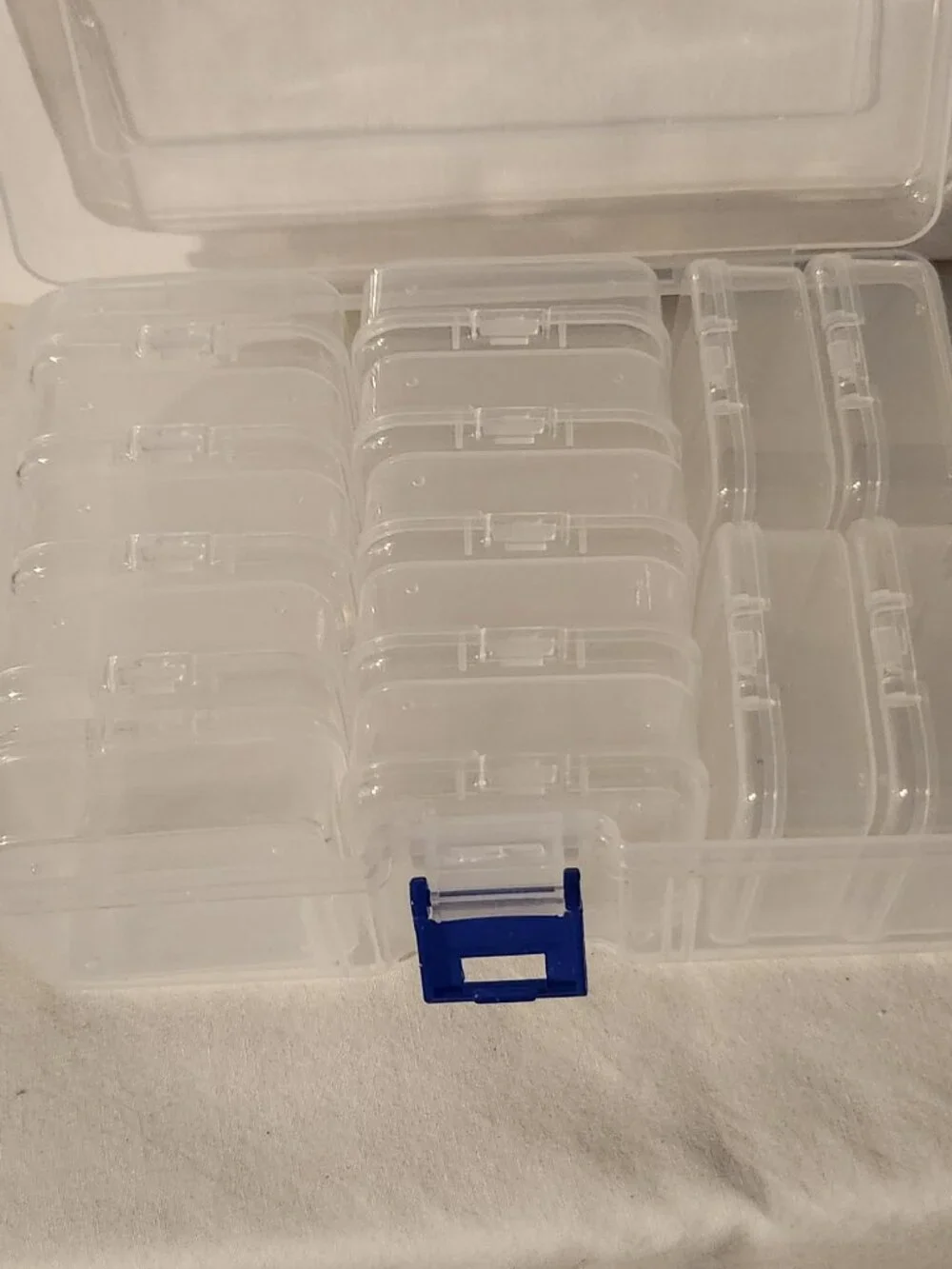 Storage container ideal for jewelry, medication, beads, small items travel NEW